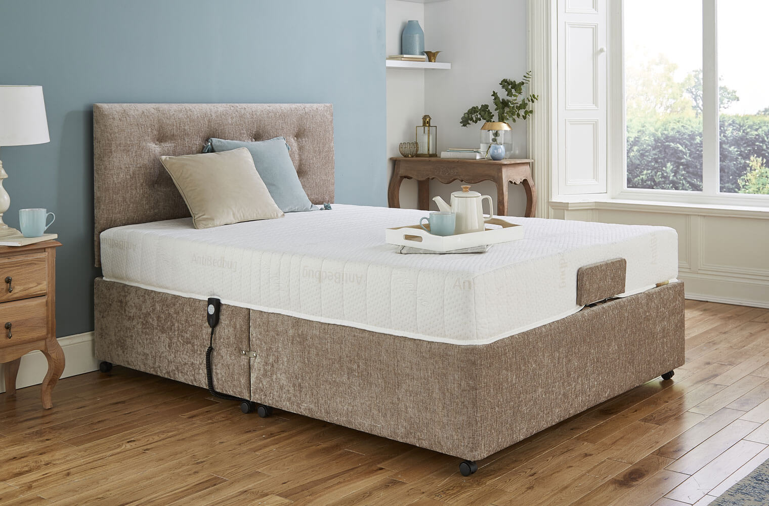 An image of Middletons Chester Classic Fully Adjustable Automatic Bed with Remote Control Si...