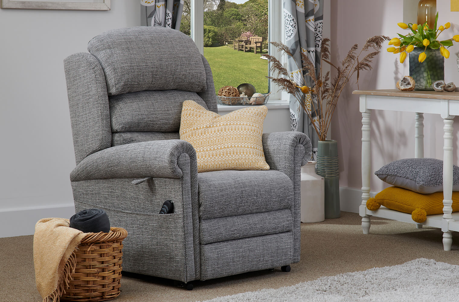 An image of Oxford Classic Automatic Rise and Recline Chair from Middletons Petite / French ...