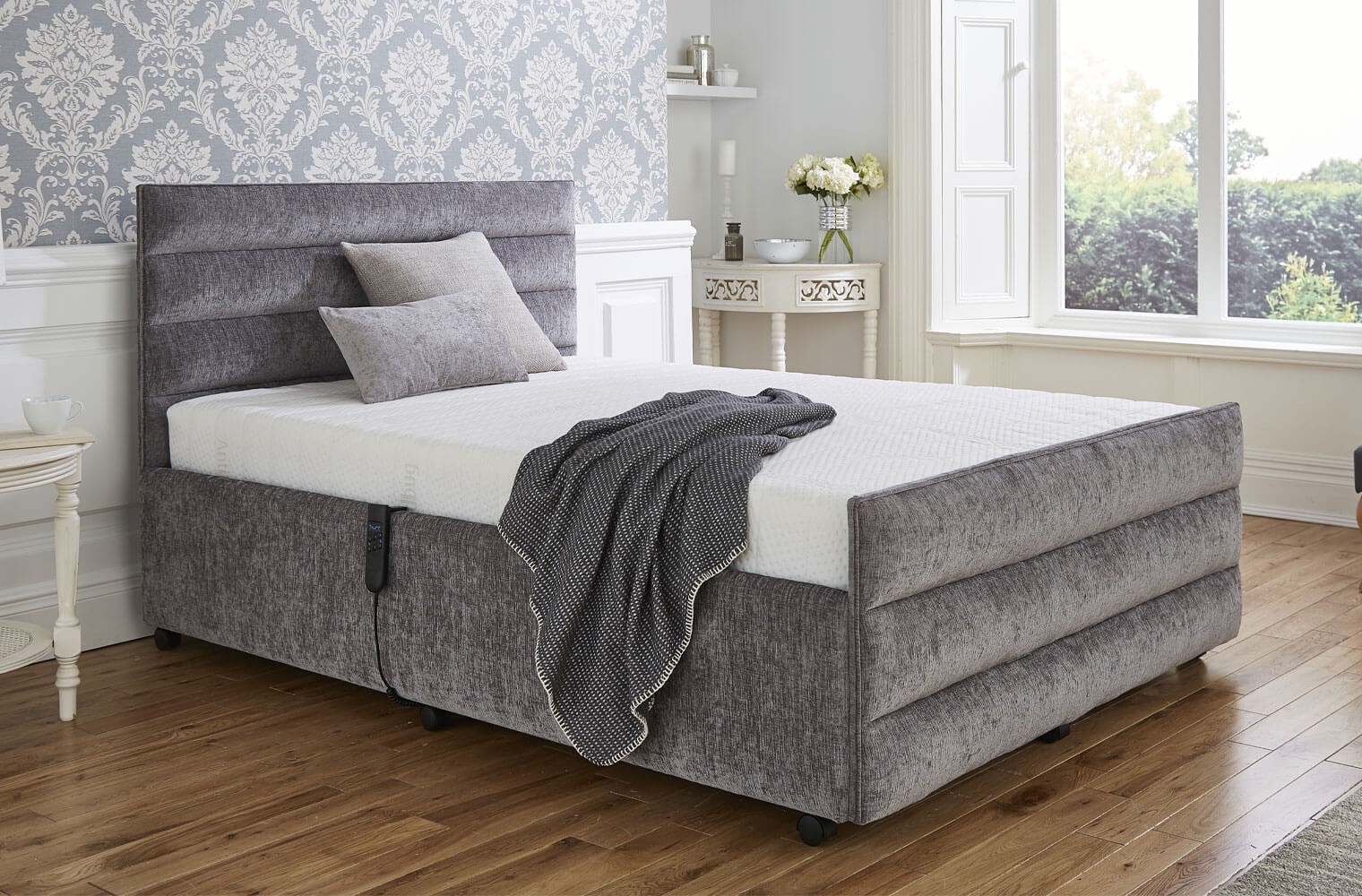 An image of Middletons Warwick Luxury Fully Adjustable Automatic Bed with Remote Control Dou...