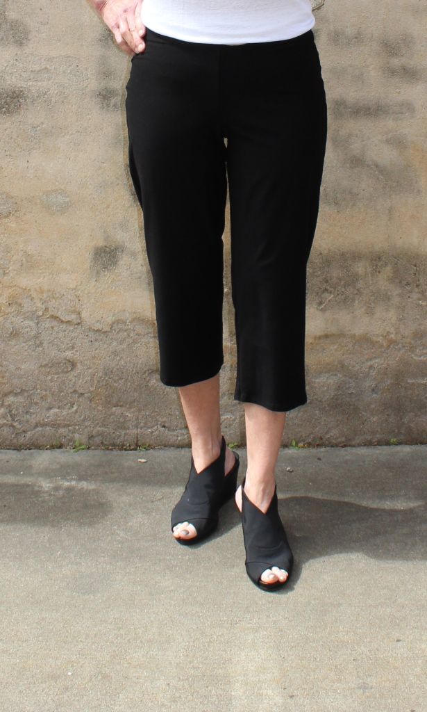 black skinny capri pants