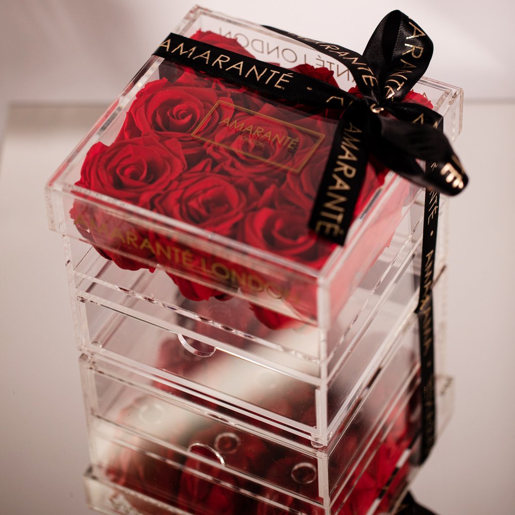 Dreamy true friend rose encompassed in a medium classic box