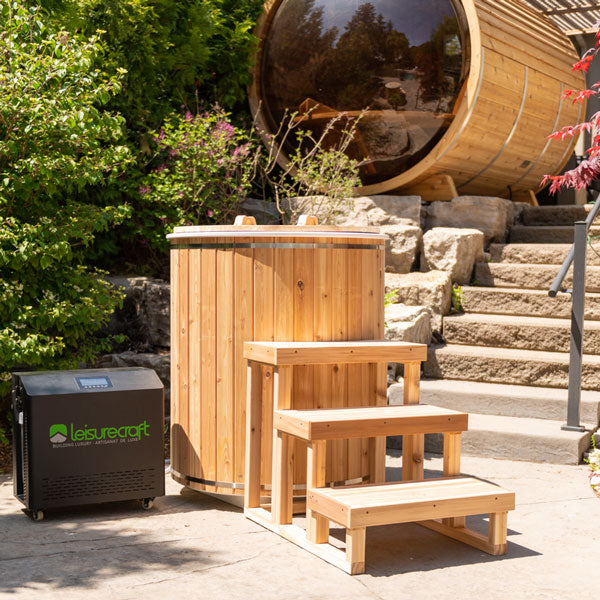 Dundalk LeisureCraft The Arctic Plunge Tub - Knotty Red Cedar