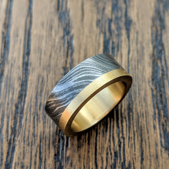 Damascus steel ring with brass