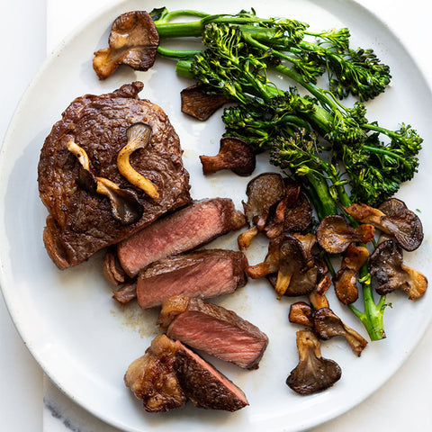 Steak with broccoli