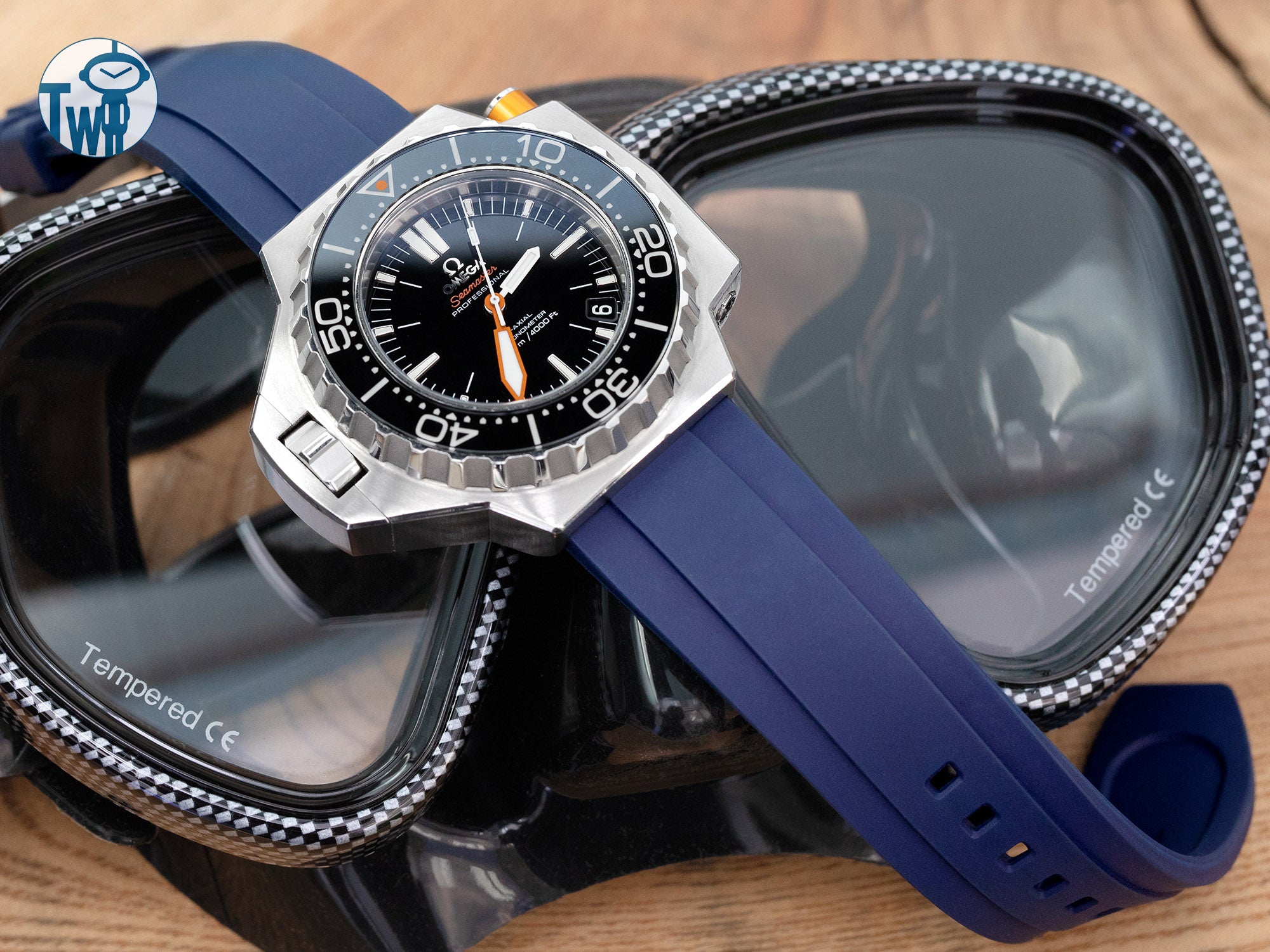 太空人腕時計TW 推出的 海軍藍FKM快拆橡膠錶帶 配上 OMEGA歐米茄 Ploprof 1200M深潛腕錶