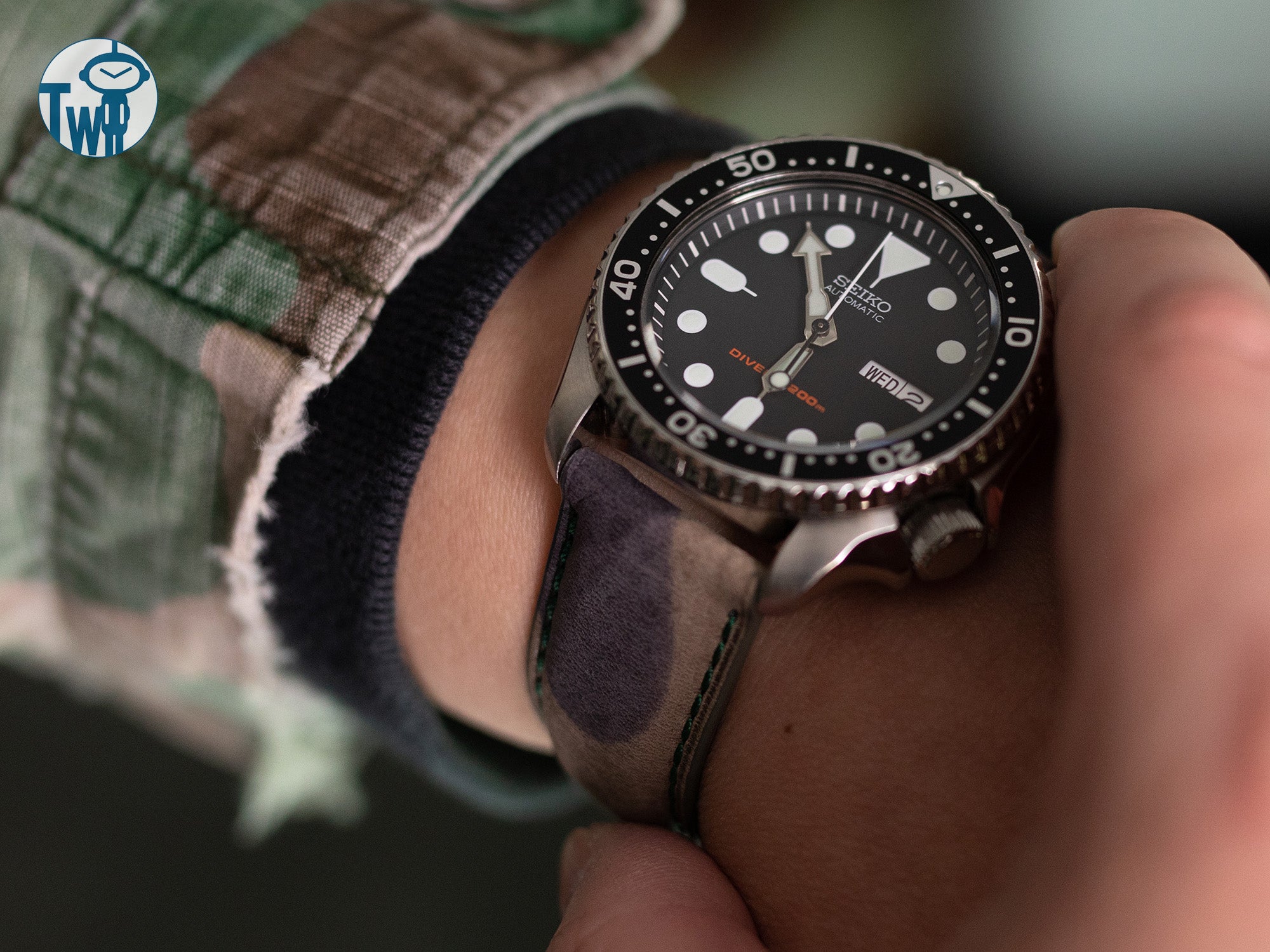 Seiko精工 SKX007 潛水錶 搭配 太空人腕時計TW的迷彩皮革錶帶。