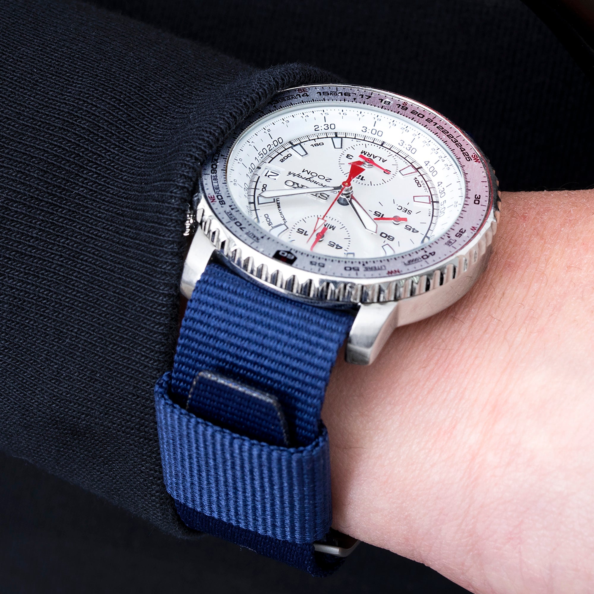轉換為21mm MiLTAT 皇家空軍RAF N7海軍藍色Nato錶帶，可增添一份精緻和經典的風格。｜太空人腕時計TW