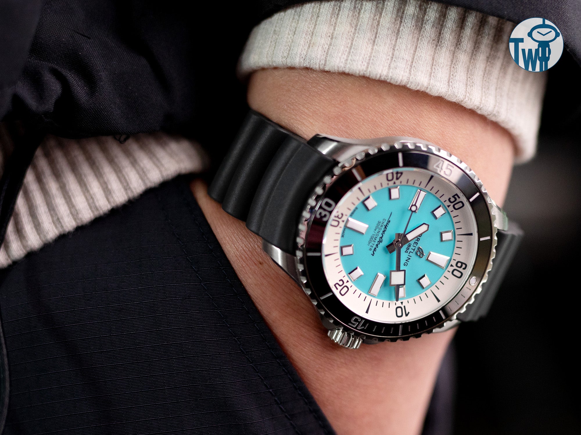 Breitling 百年靈 Superocean 44 超級海洋自動腕錶 搭配 22mm 黑色 Firewave - 火濤 FKM 橡膠錶帶｜太空人腕時計TW
