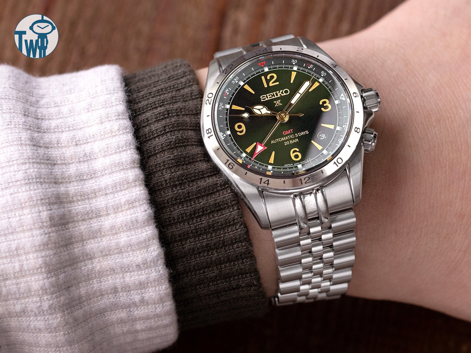Seiko精工 Alpinist登山者 GMT SPB379 綠色 搭配 太空人腕時計TW 特製不鏽鋼錶帶