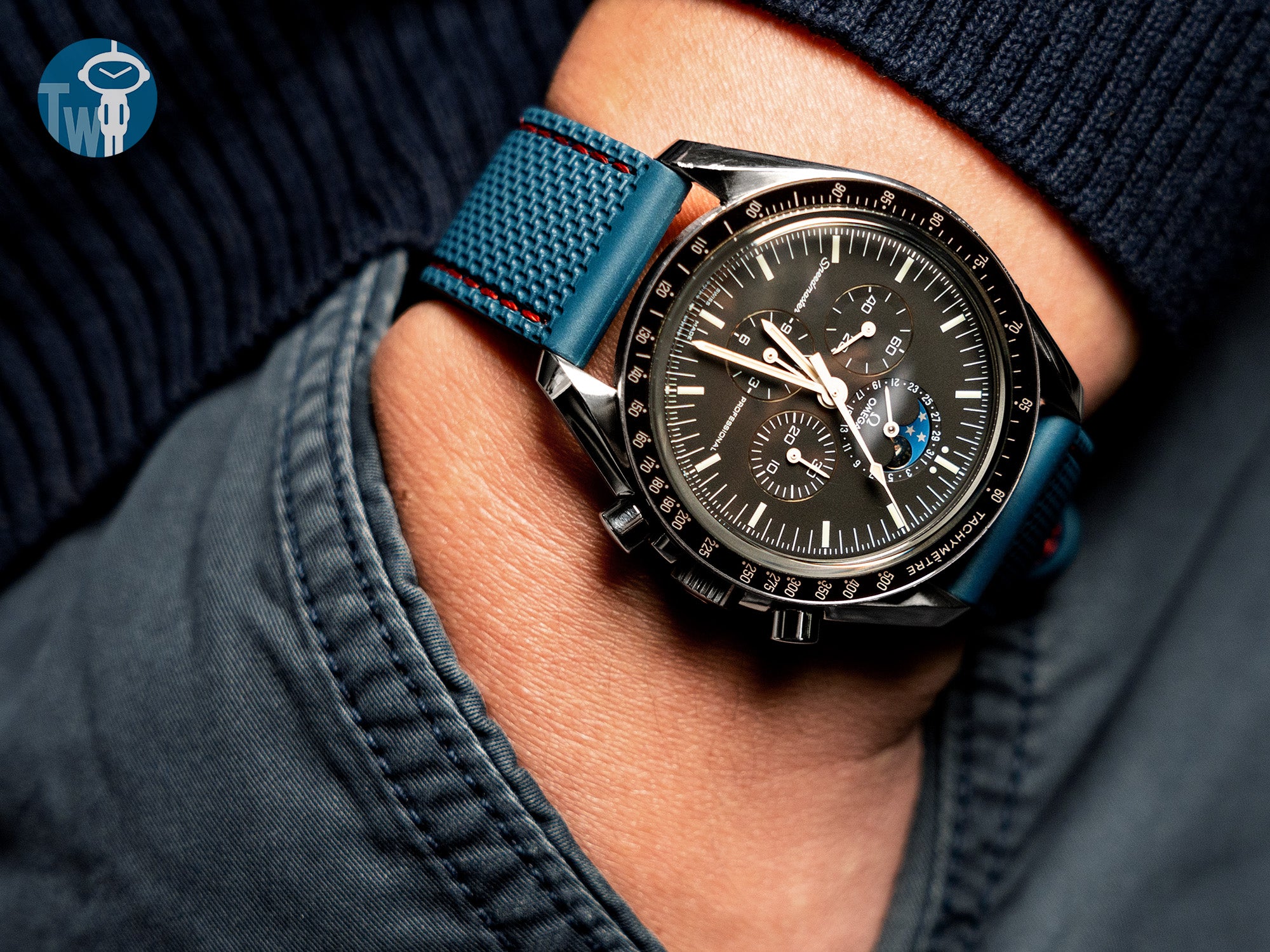 歐米茄 OMEGA 超霸系列 月相錶 搭配 Crafter Blue 高性能UX05 FKM 快拆橡膠潛水款錶帶，來自太空人腕時計TW
