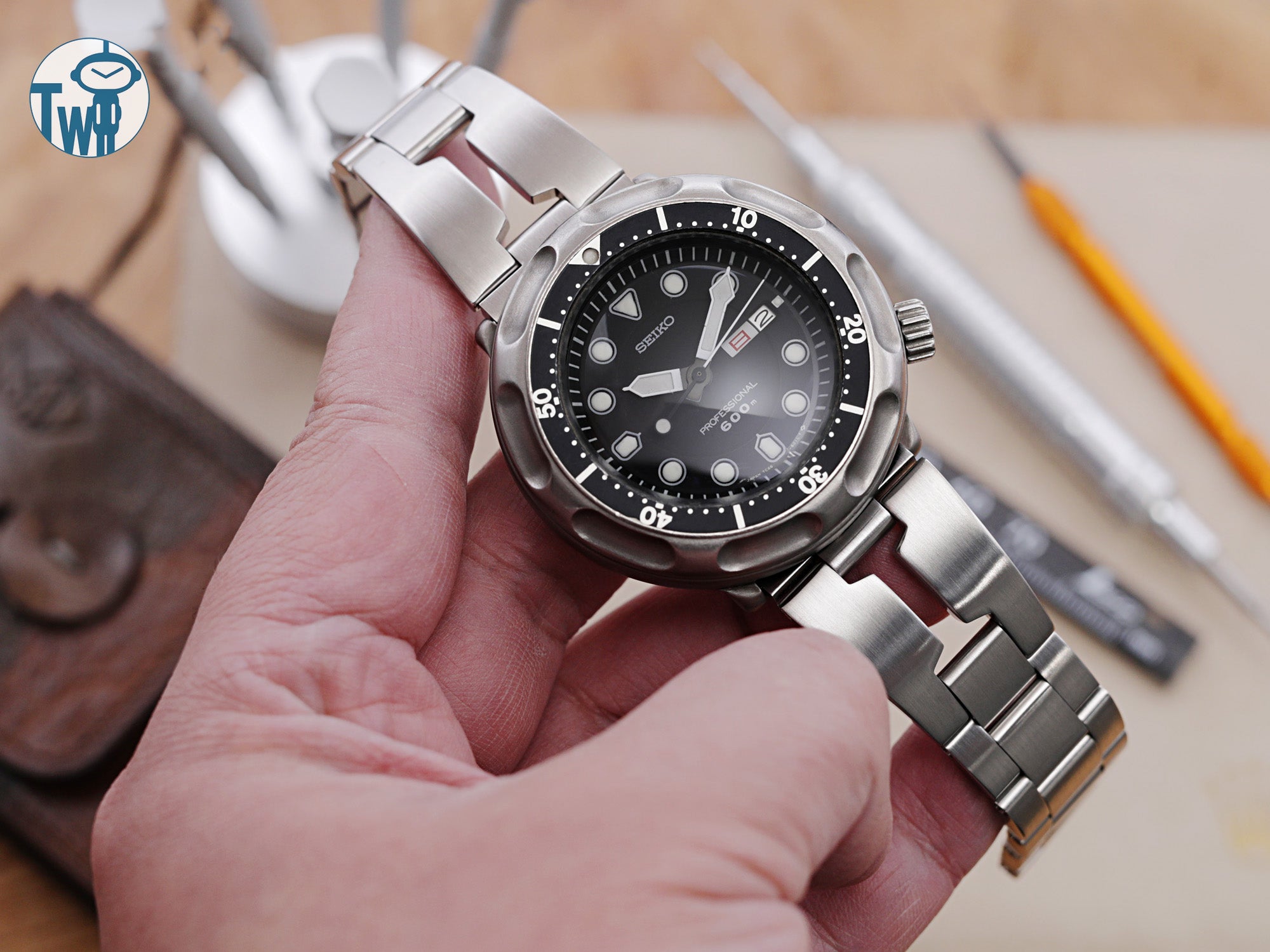 Retro Razor 剃刀型鋼錶帶的免工具快速拆卸方便更換錶帶｜太空人腕時計TW