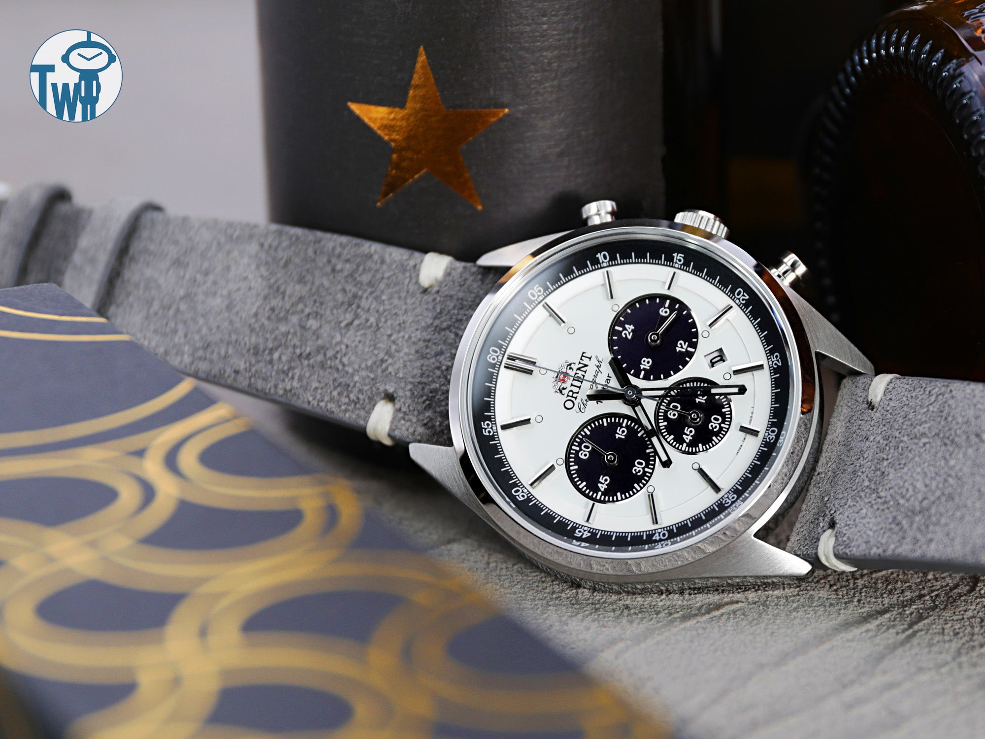 太空人腕時計TW示範灰色絨面皮革錶帶在Orient東方錶 Neo 70s計時碼錶上的效果