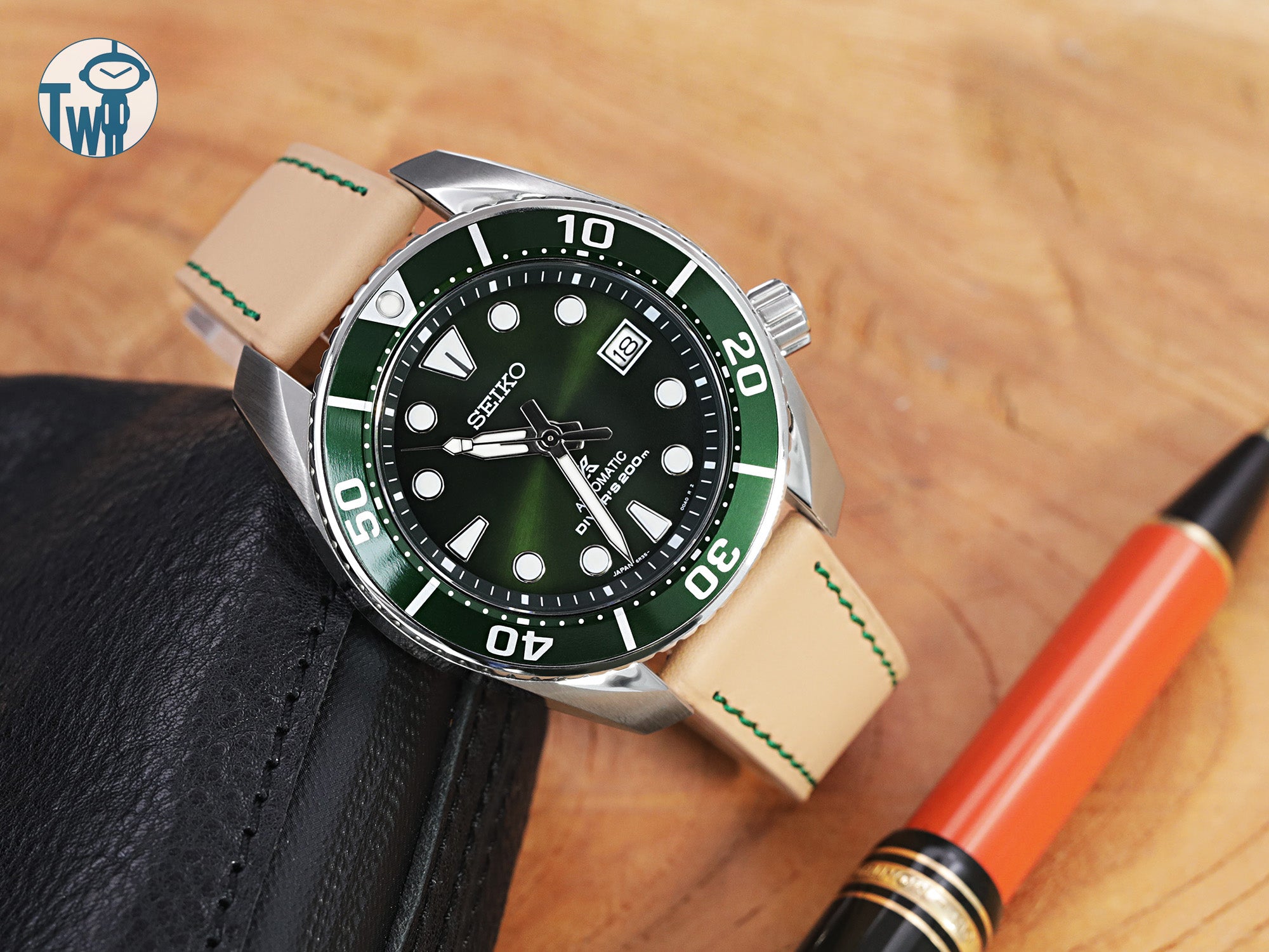 太空人腕時計TW示範米白漸變Smooth Leather 平滑皮革錶帶與Seiko精工 Prospex 綠色小MM SPB103J1 的搭配