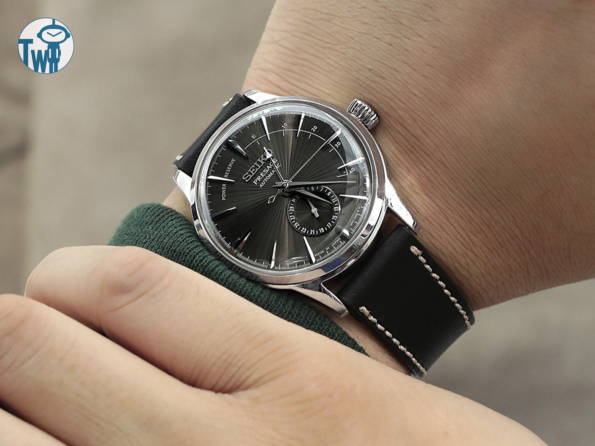 啞黑小牛皮革錶帶與Seiko精工 Presage SSA345相配，由太空人腕時計TW展示