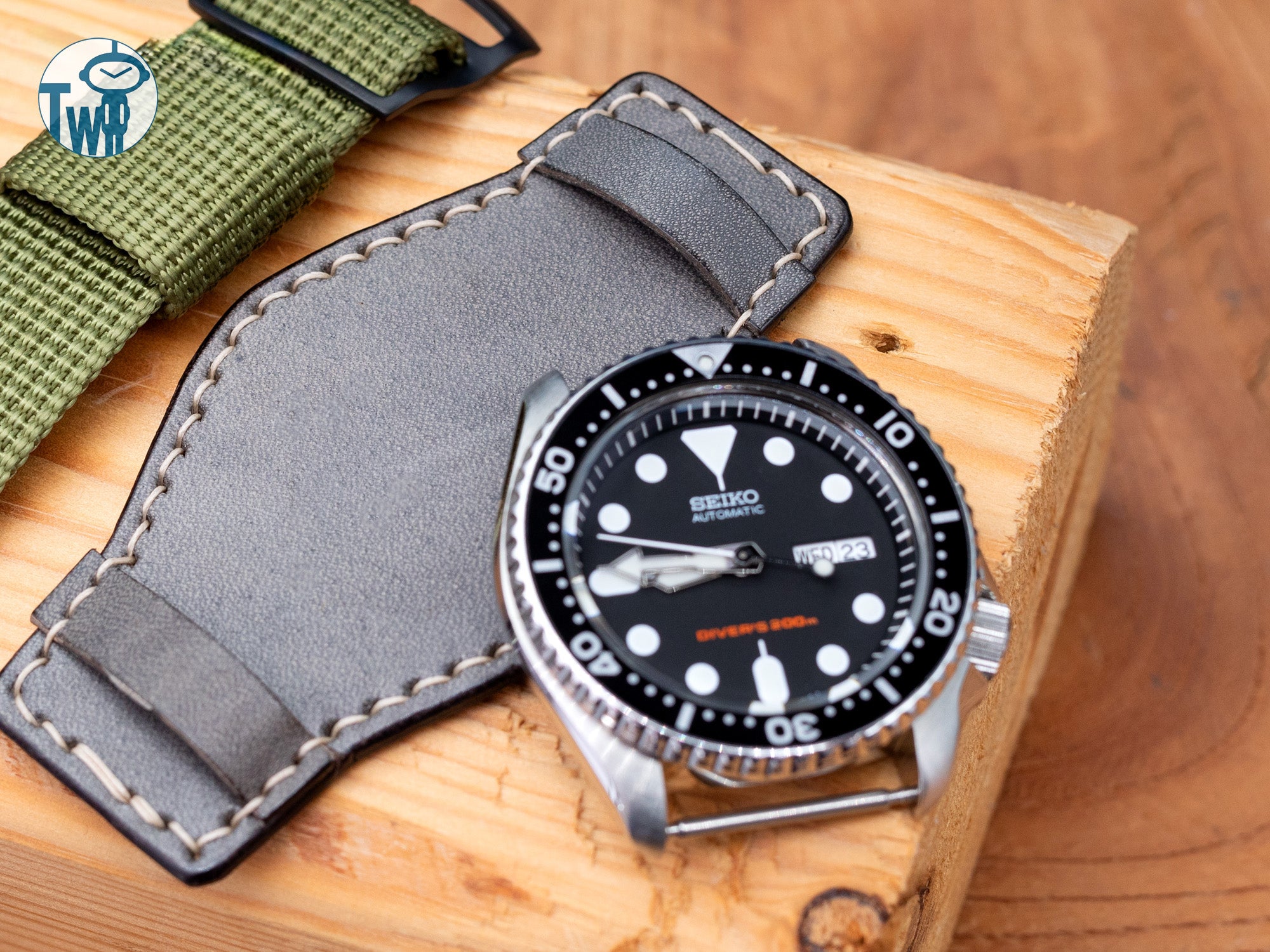 皮革Bund墊是皮革錶帶上的緩衝功能，對於皮膚敏感的人來說是理想的選擇，由太空人腕時計TW提供