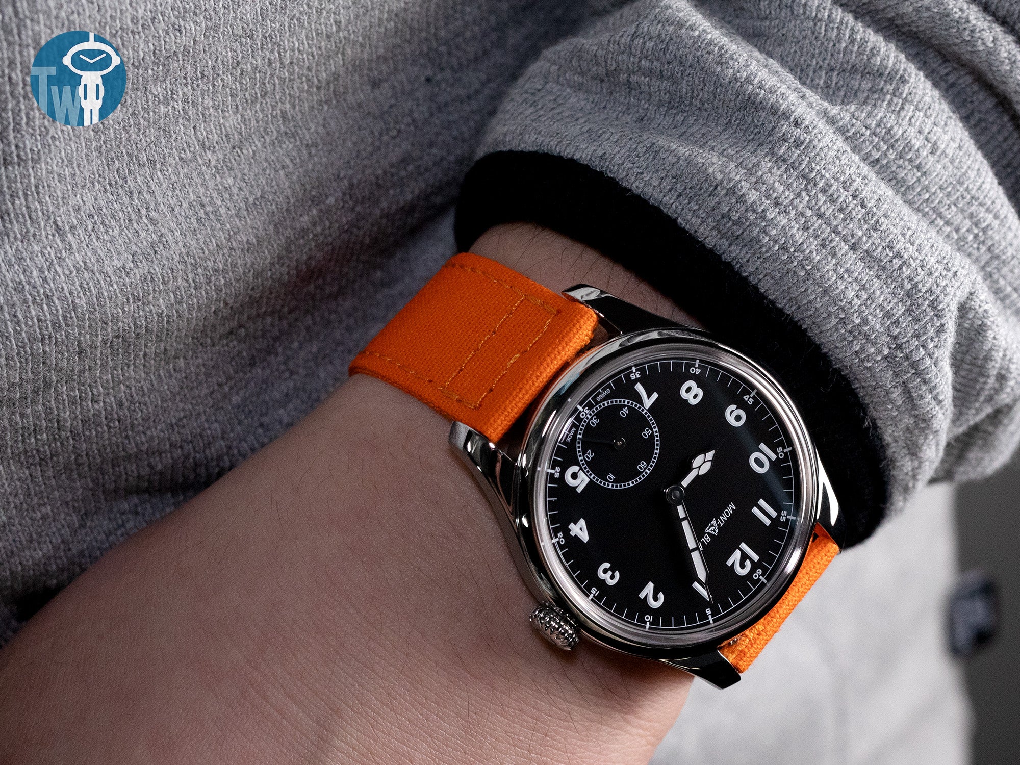 Montblanc 萬寶龍 1858 和 太空人腕時計TW 橙色 雙層帆布錶帶的組合