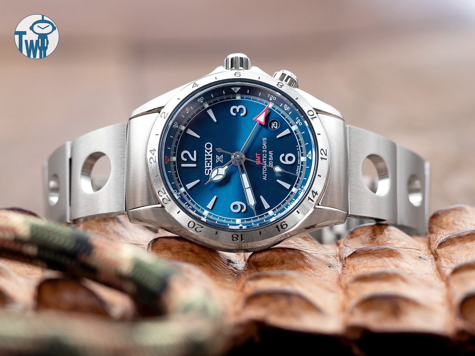 Seiko精工 Alpinist登山者 GMT SPB379 藍色 搭配 太空人腕時計TW 特製不鏽鋼錶帶