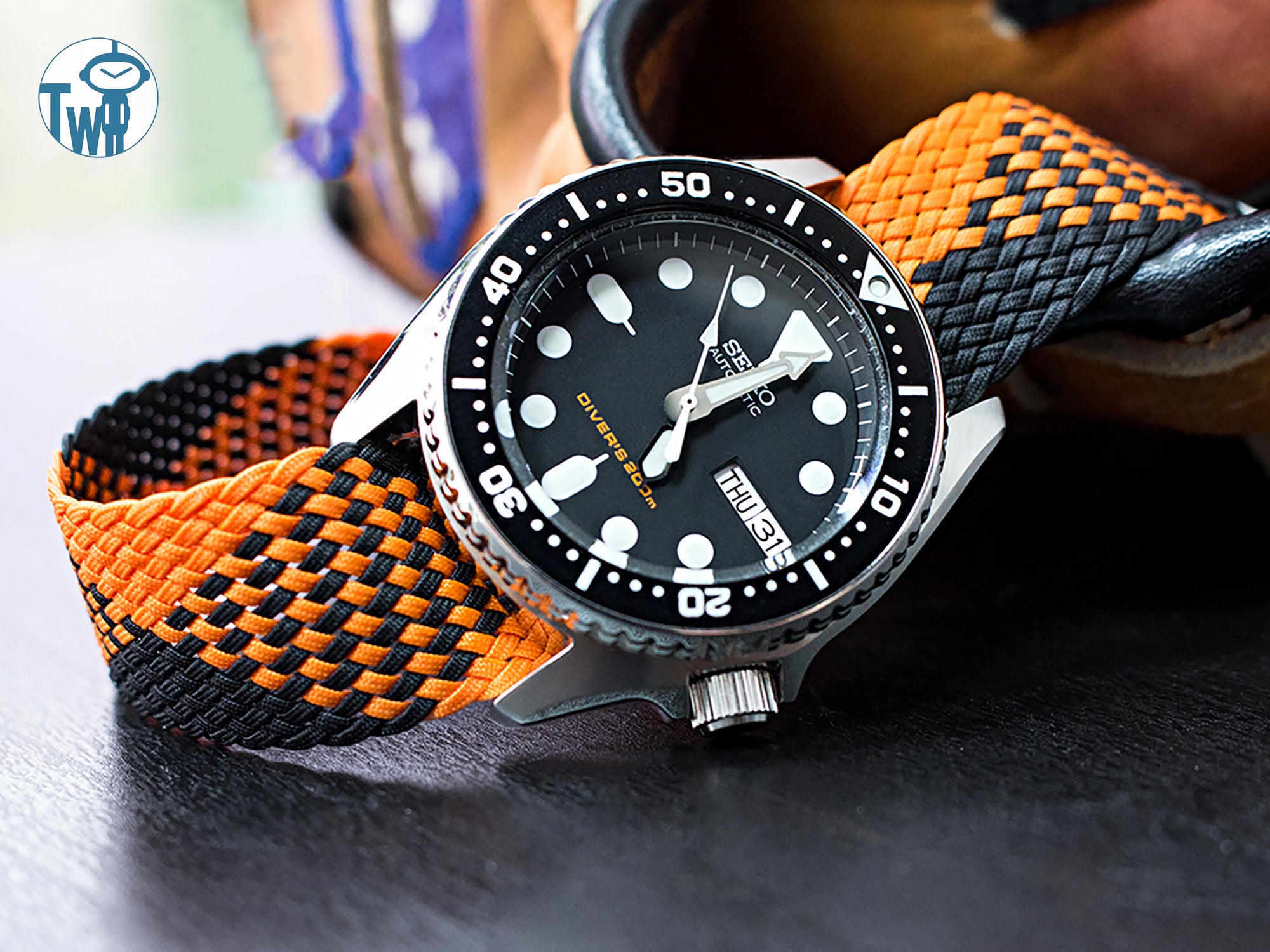 在Seiko精工 潛水錶SKX013上使用20mm MiLTAT Perlon貝綸纖維錶帶，黑色和橙色的搭配非常好看。｜太空人腕時計TW