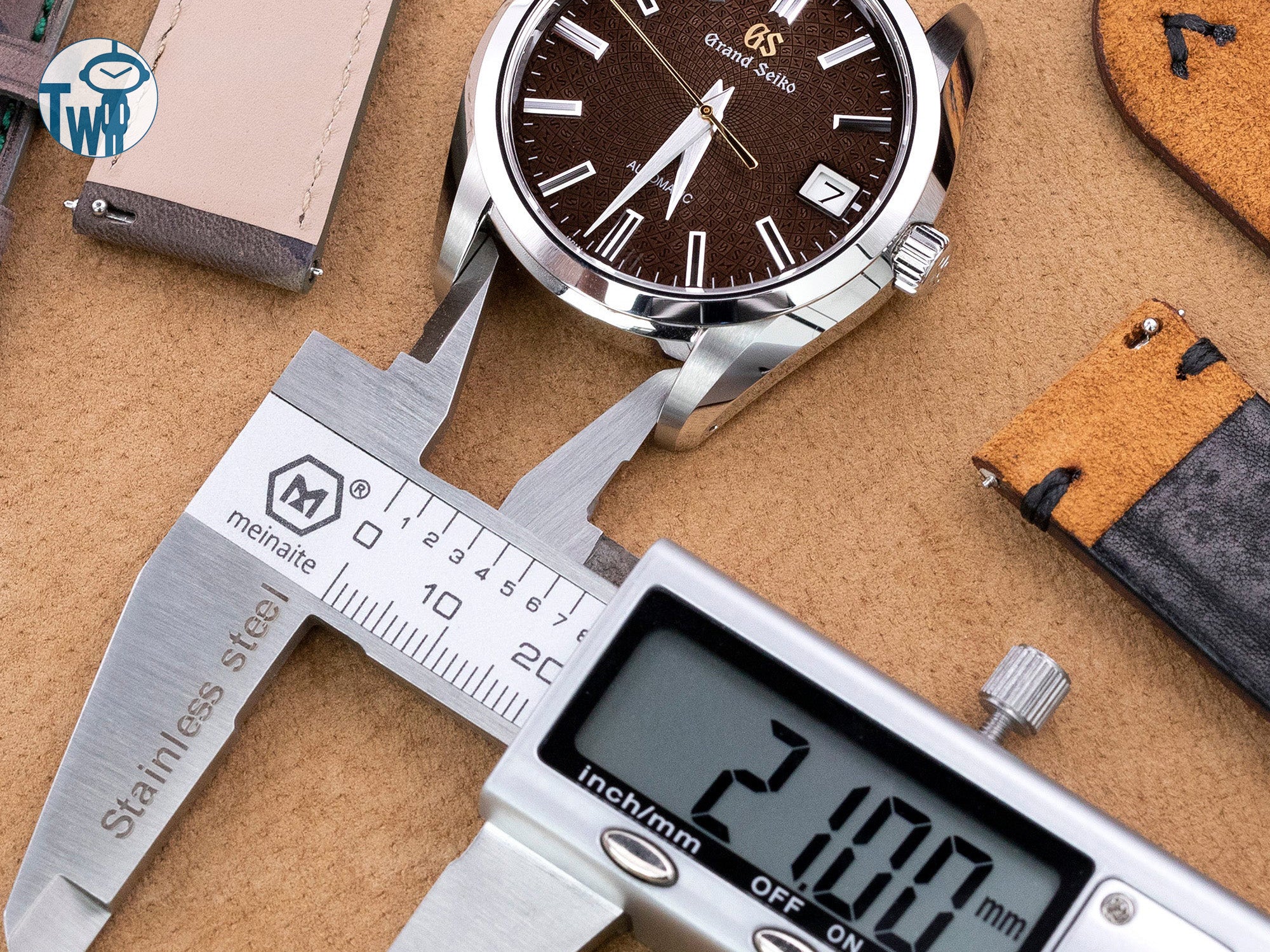 選擇適當的錶耳尺寸確保錶帶與您的手錶正確配合，由太空人腕時計TW提供