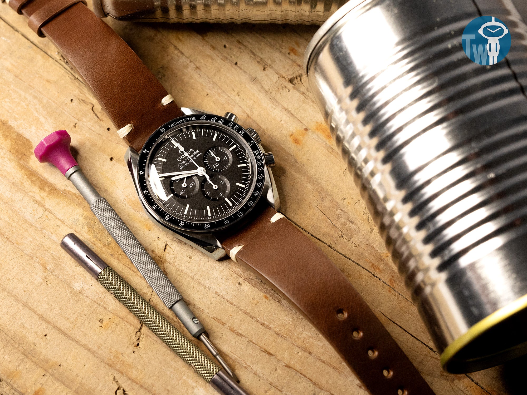 Horween皮革錶帶是OMEGA歐米茄超霸系列最經典的呈現之一
