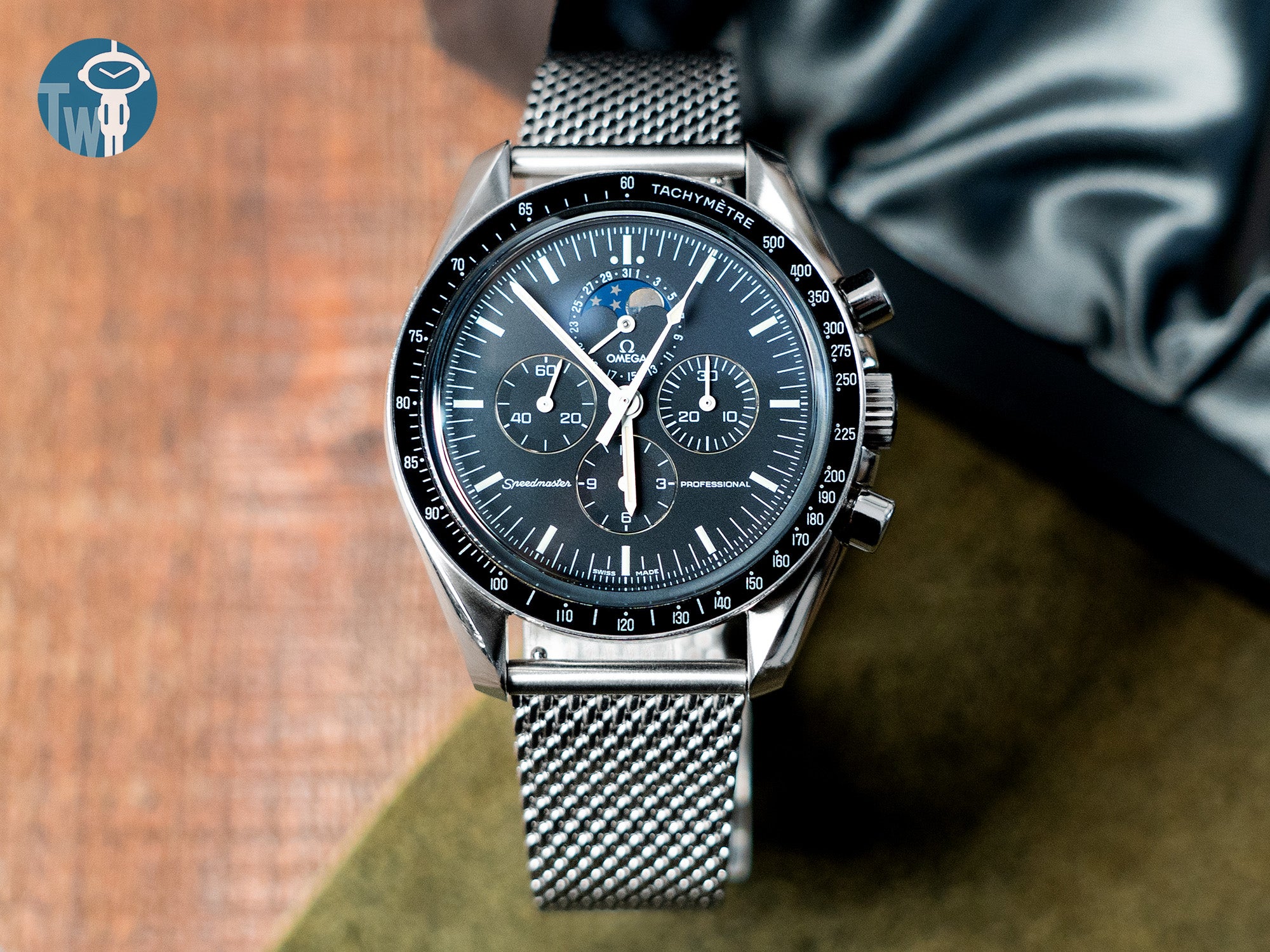 歐米茄 OMEGA 月相錶 配上經典的錐形加厚傳統米蘭錶帶，來自 太空人腕時計TW