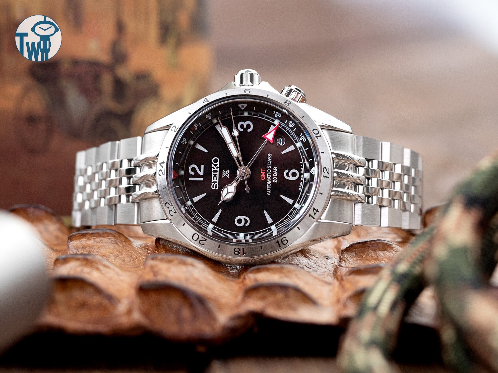 Seiko精工 Alpinist登山者 GMT SPB379 黑色 搭配 太空人腕時計TW 特製不鏽鋼錶帶