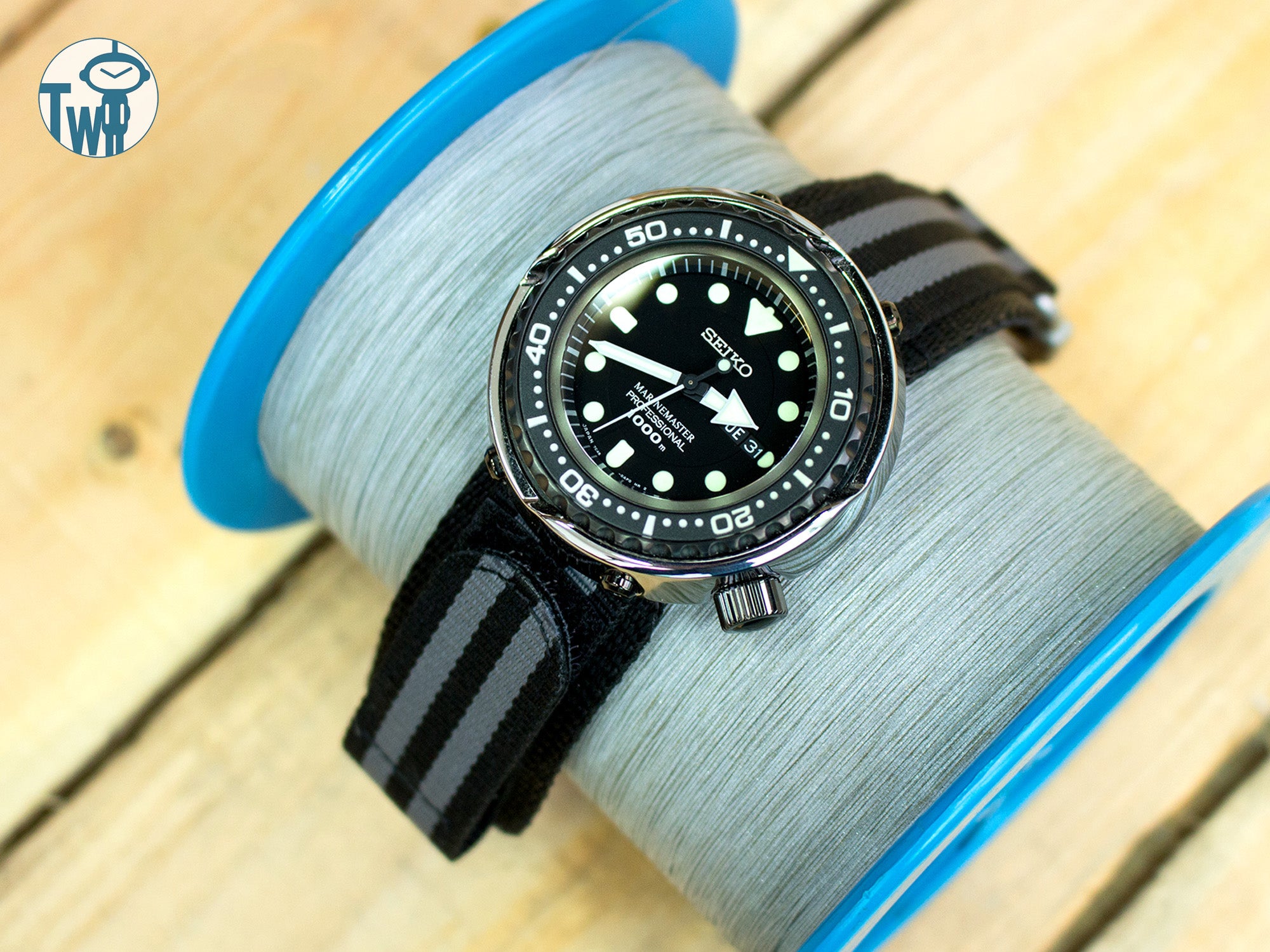 永恆風格魔術貼尼龍錶帶與Seiko精工 海洋大師 1000M 鮪魚罐頭 SBBN029 完美搭配｜太空人腕時計TW