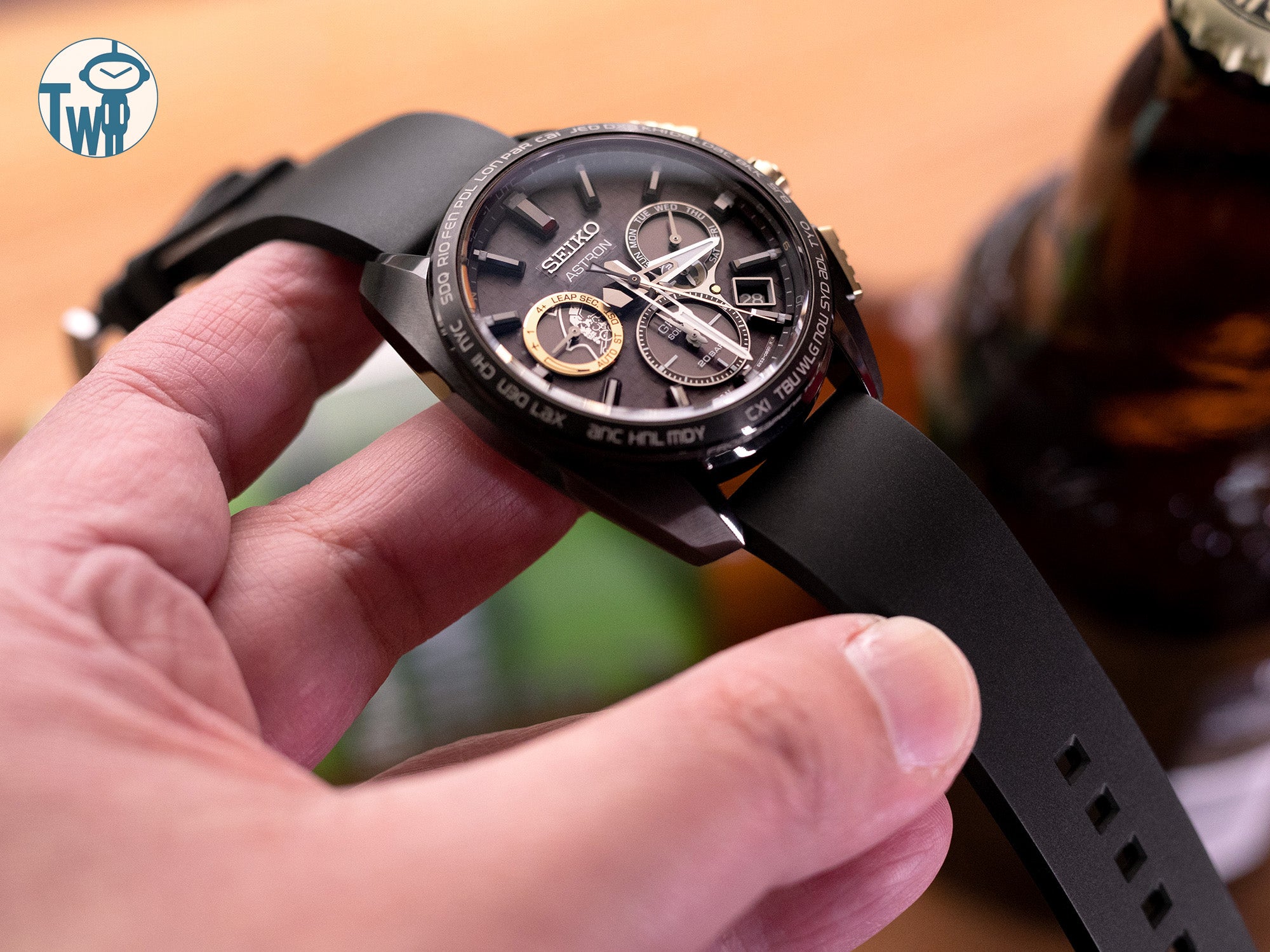 太空人腕時計TW推出的 21mm FKM氟碳橡膠快拆錶帶，適用於 Seiko精工 Astron SBXC097