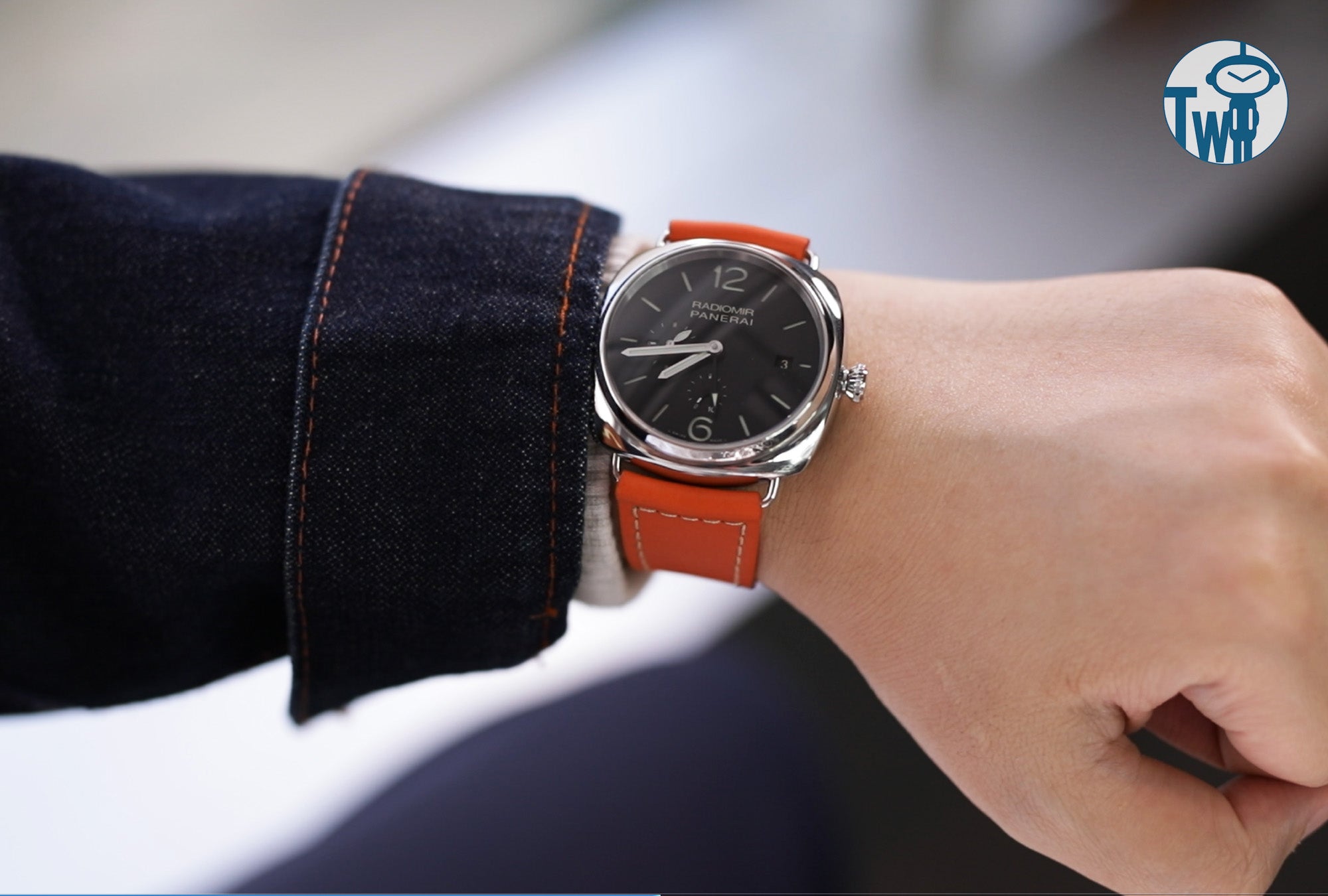 手腕上的Panerai沛納海 Radiomir 10天 GMT PAM323 配上 皮革錶帶｜太空人腕時計TW