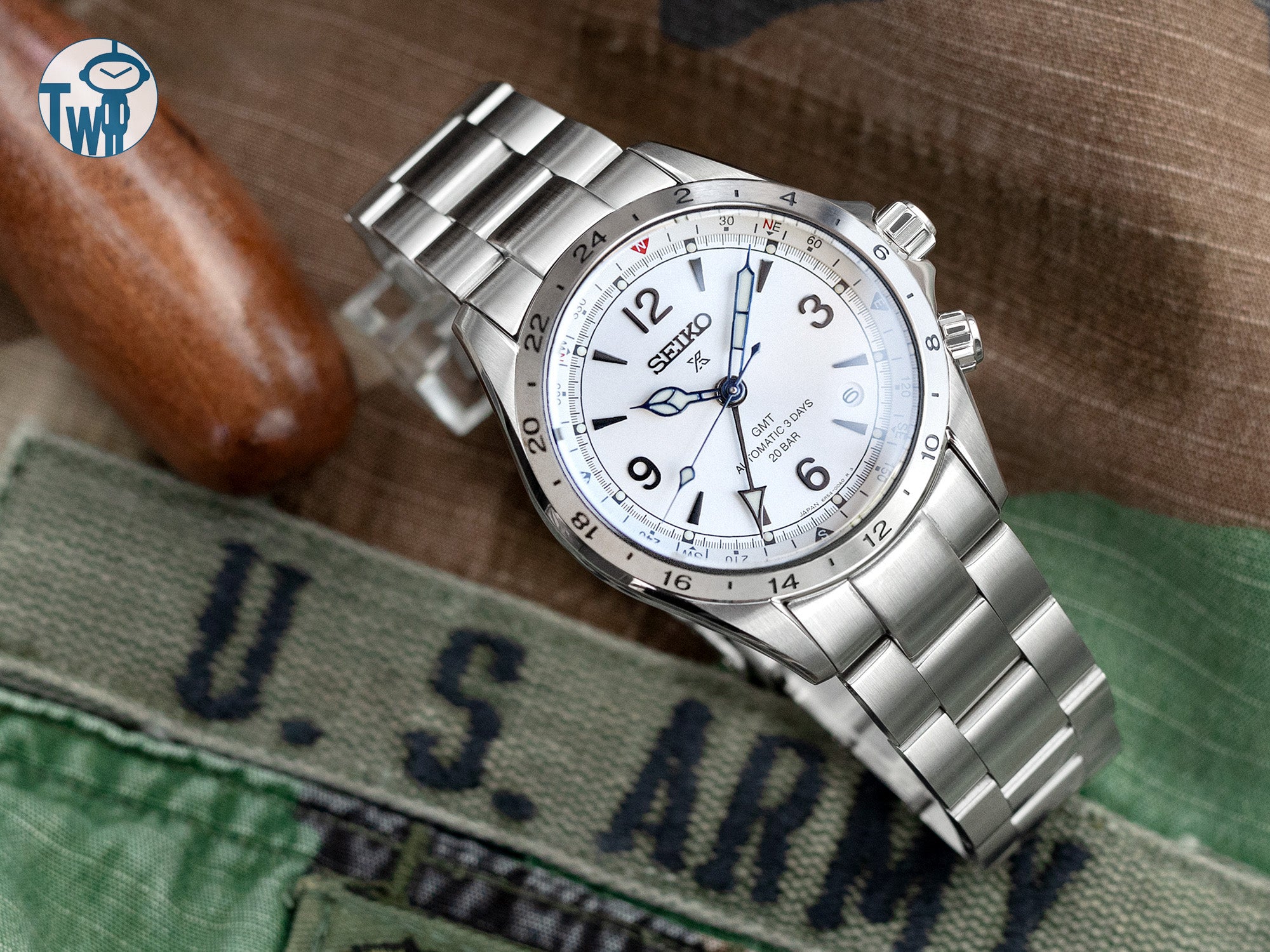 Seiko精工 Alpinist登山者 GMT SPB379 白色 搭配 太空人腕時計TW 特製不鏽鋼錶帶