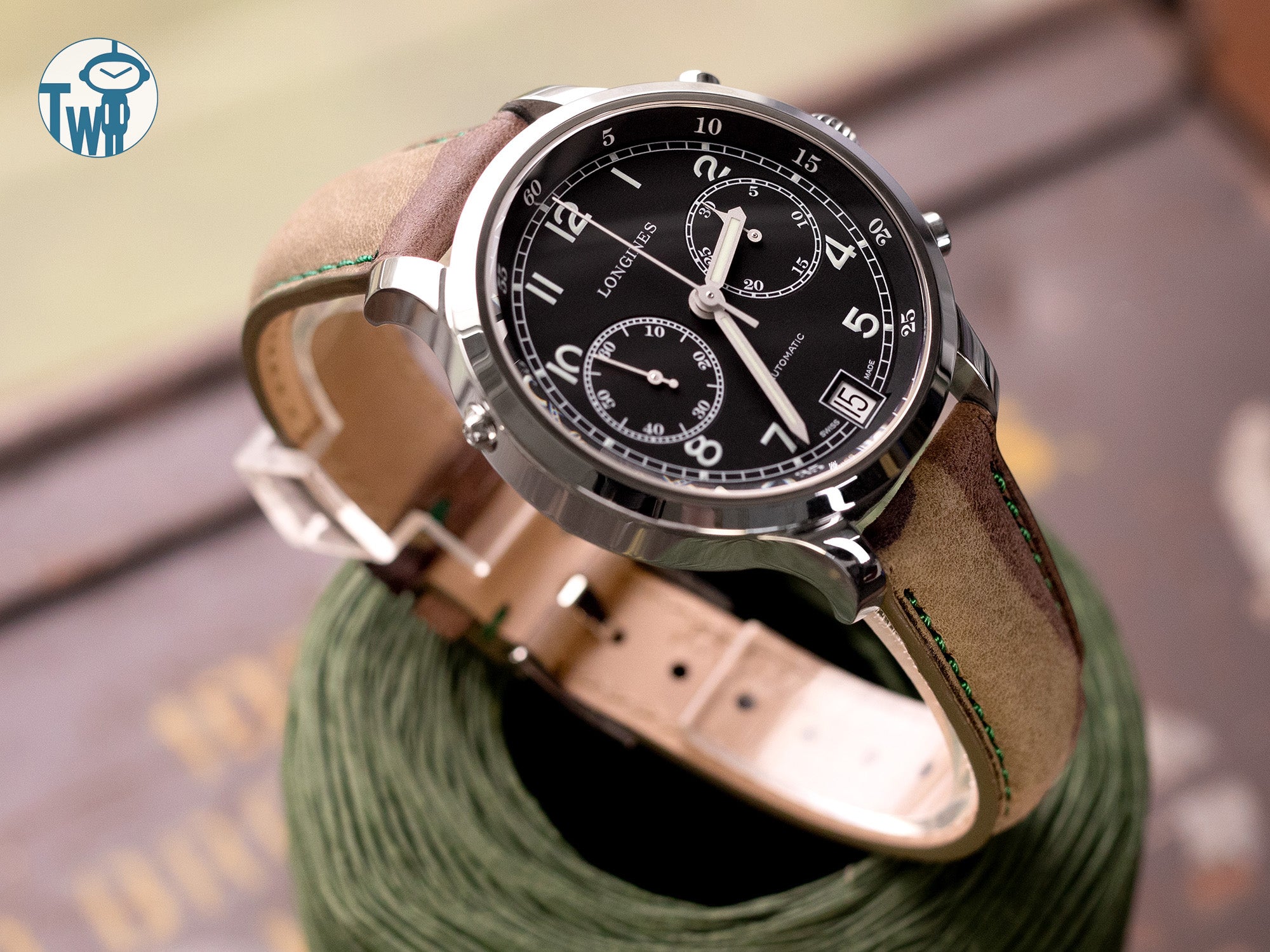 Longines浪琴錶 Heritage復刻系列1938復刻計時碼錶 L2.790.4.53.3 搭配 太空人腕時計TW的迷彩皮革錶帶。