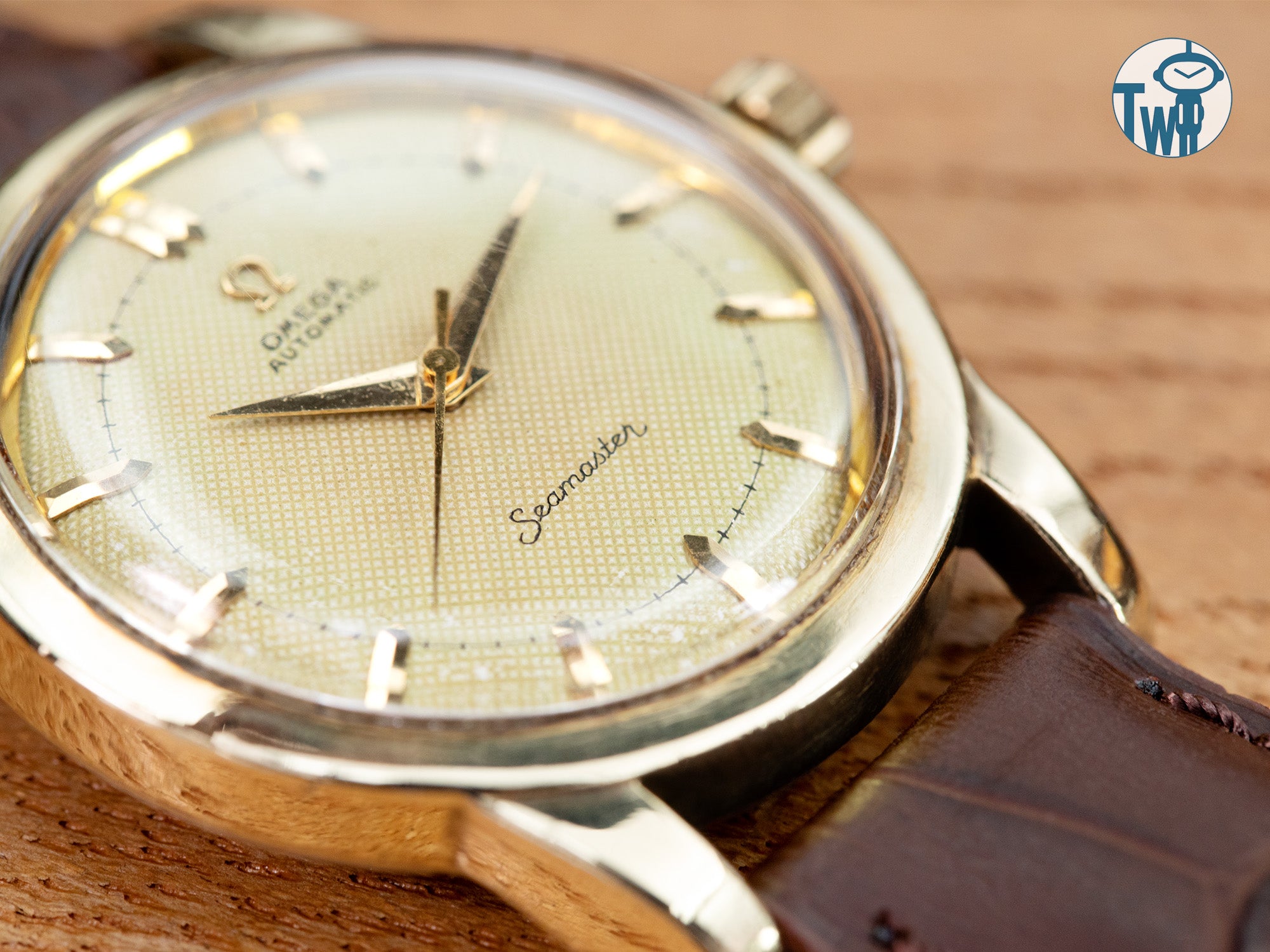 這是一枚罕見的 1952 年 Omega歐米茄包金錶身 Seamaster海馬系列，配備 Cal.354 撞錘自動機芯和稀有的蜂巢錶盤｜太空人腕時計TW