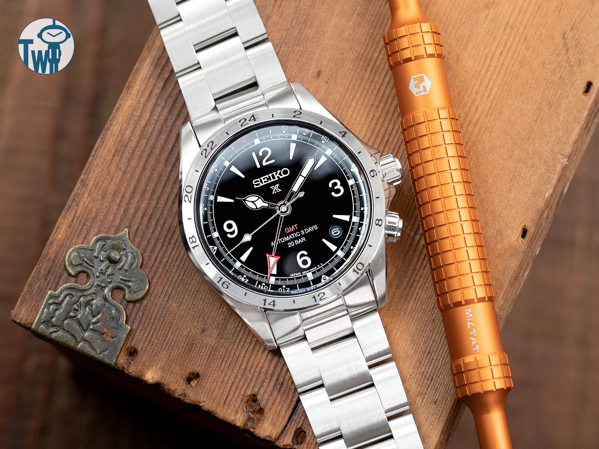 Seiko精工 Alpinist登山者 GMT SPB379 黑色 搭配 太空人腕時計TW 特製不鏽鋼錶帶