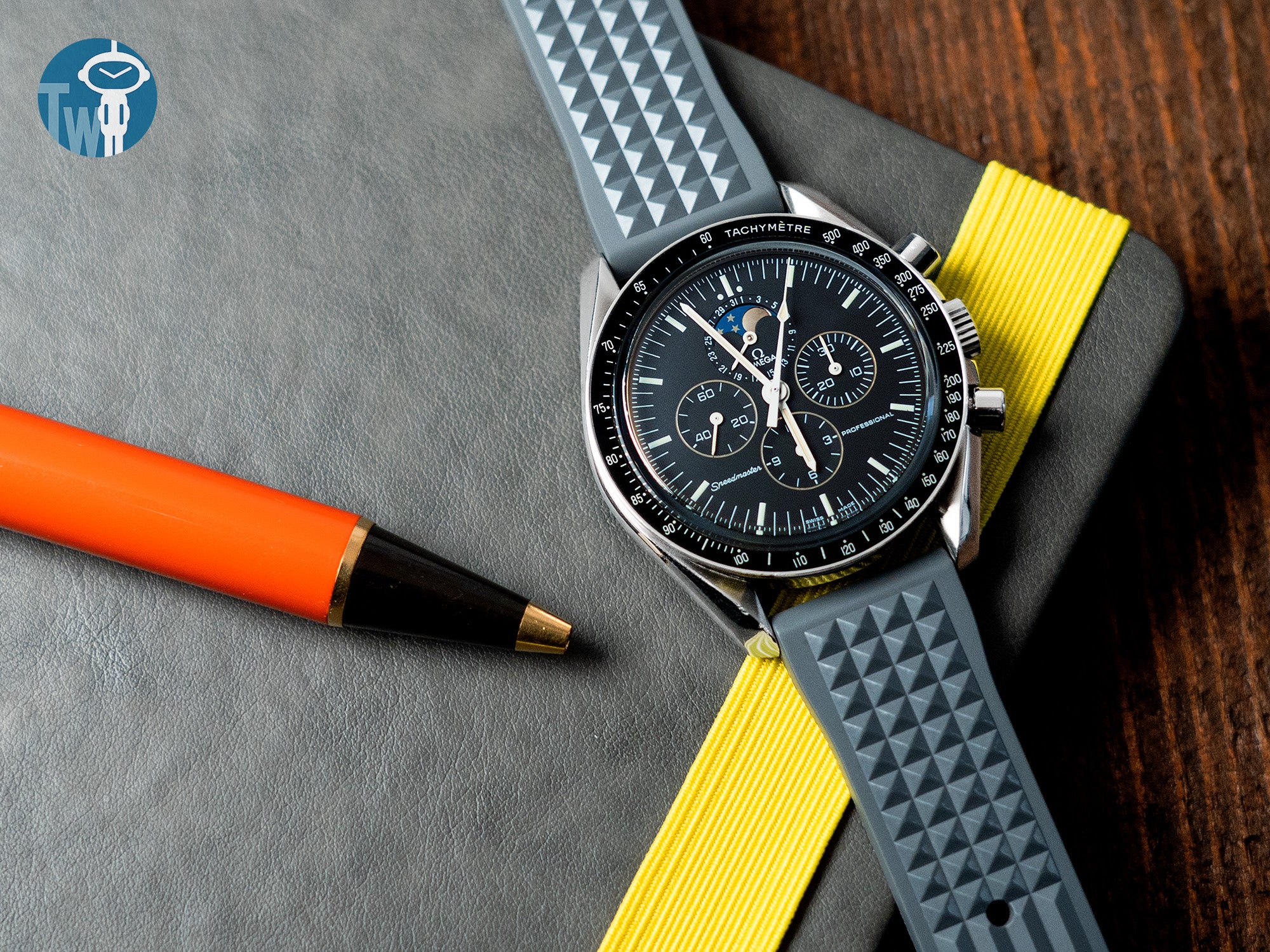 歐米茄 OMEGA 月相錶 配上 Chaffle 鬆餅橡膠錶帶，來自太空人腕時計TW