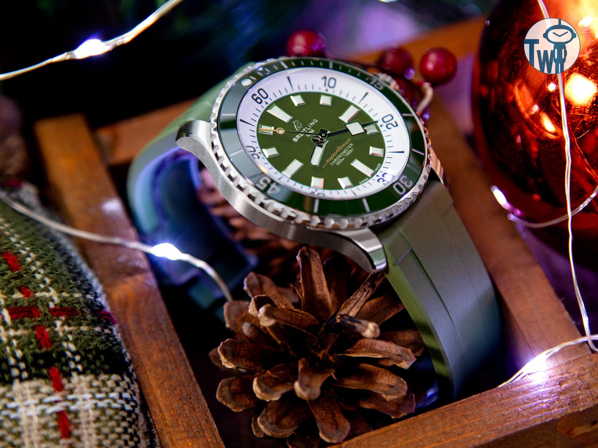 Breitling百年靈 SuperOcean Automatic 44超級海洋自動腕錶 配上 軍綠色二層次FKM氟碳橡膠錶帶｜太空人腕時計TW