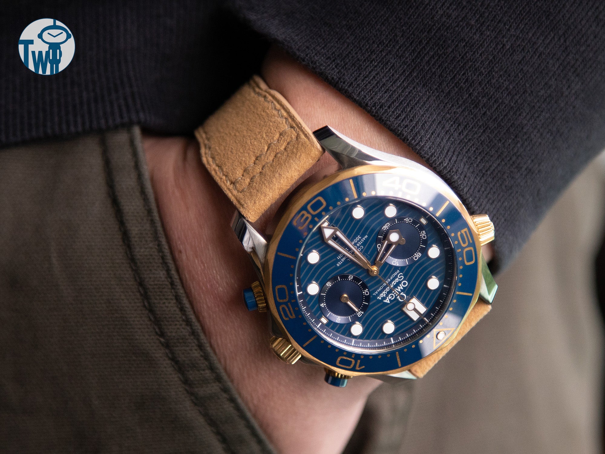 OMEGA歐米茄 Seamaster 海馬潛水腕錶 配上 卡其色 Alcantara 錶帶｜太空人腕時計TW