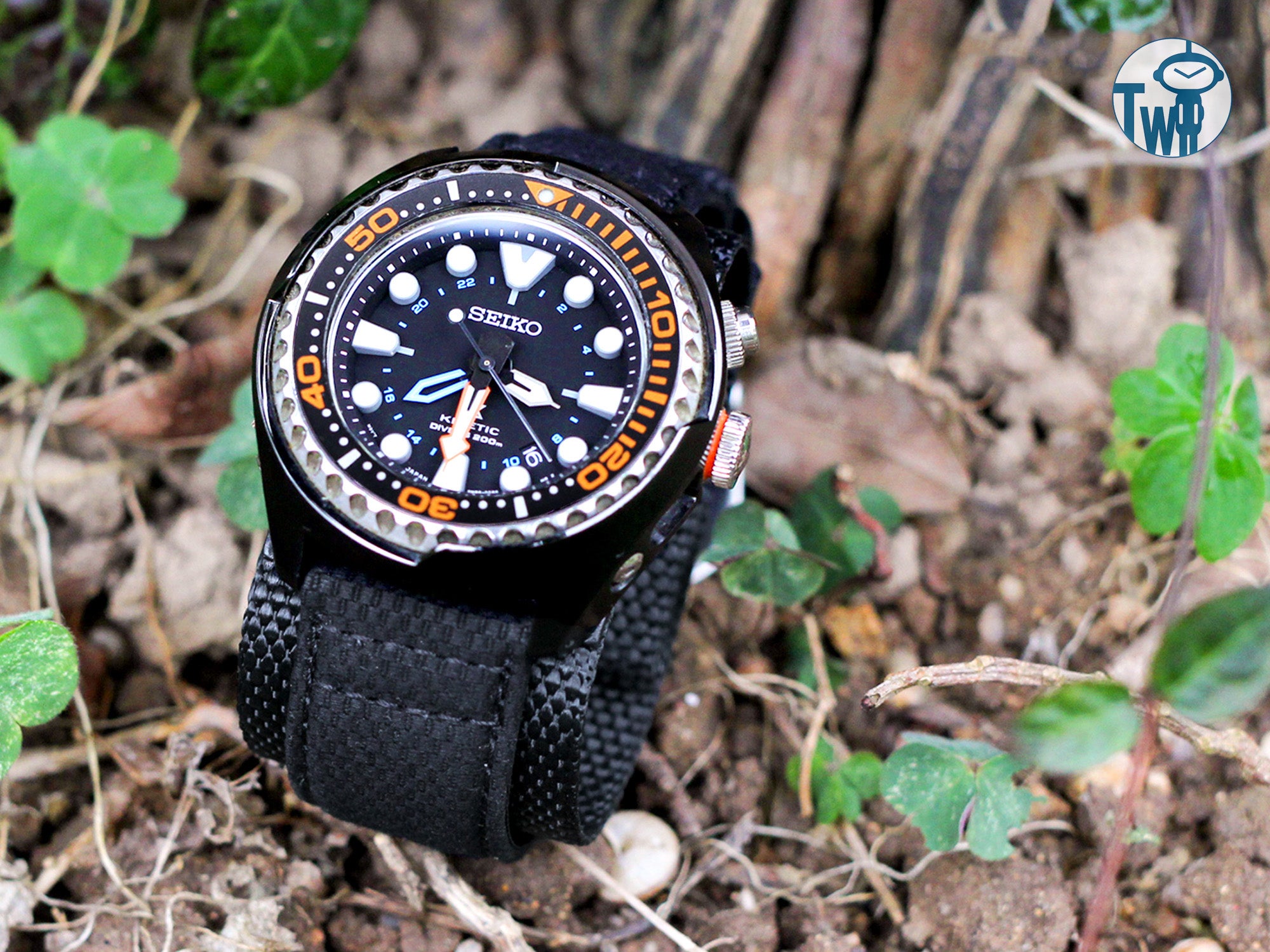 24mm雙層尼龍魔術貼軍用錶帶保護您的手腕並保持時尚 Seiko精工 Prospex Kinetic人動能 GMT 潛水錶 SUN023 的錶殼背面｜太空人腕時計TW