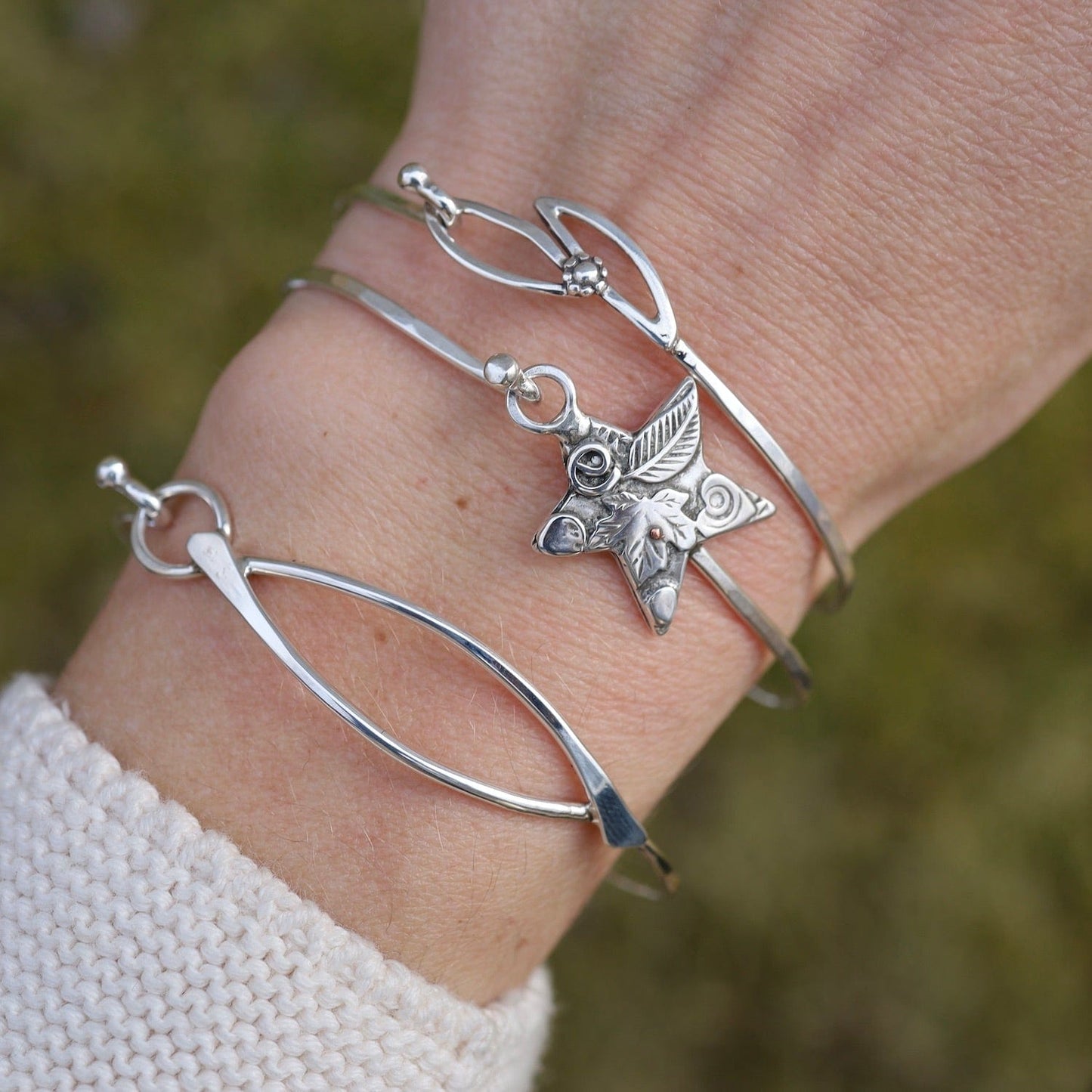 Hook-and-Loop Clasp Bangle