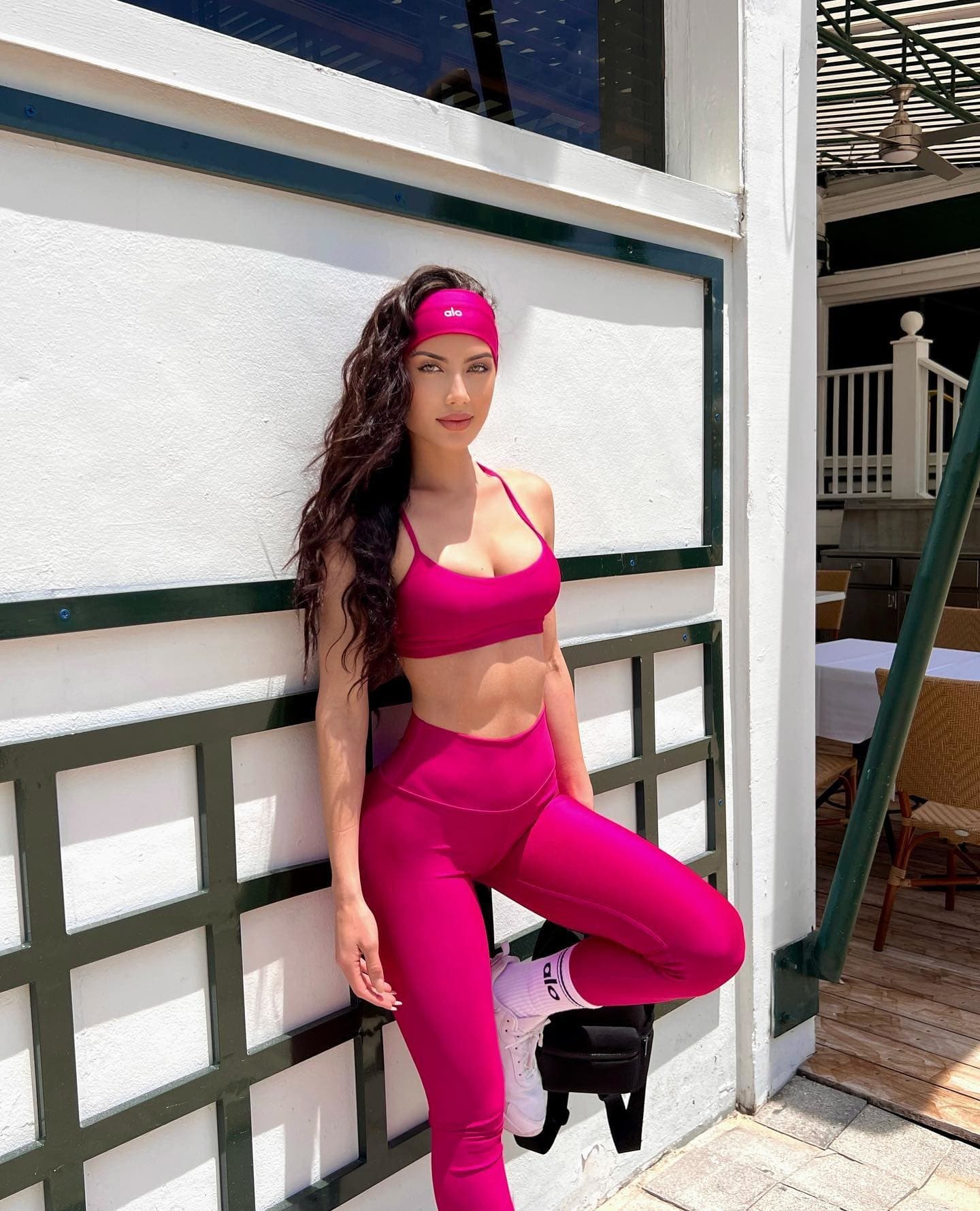 Pinky Yoga Porn - The Hot Pink Fashion Trend Ã€ La Alo | Alo Yoga