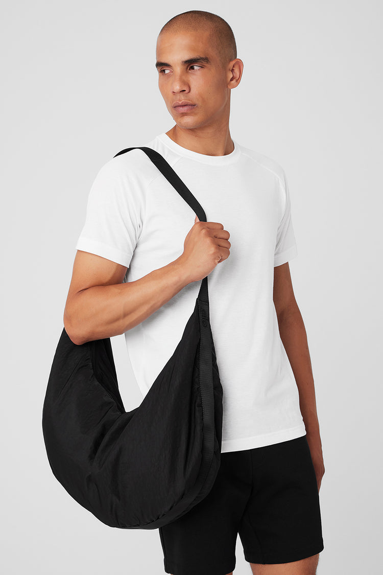 Om The Go Gym Sling Bag - Black | Alo Yoga