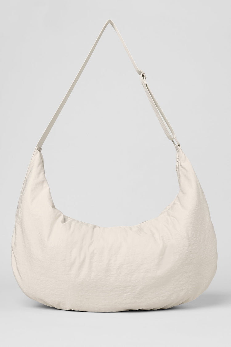 Om The Go Gym Sling Bag - Bone | Alo Yoga