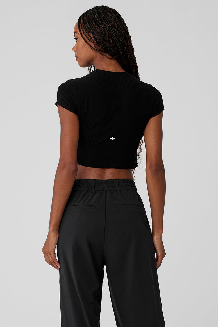 Ribbed-knit crop top in black - Alo Yoga