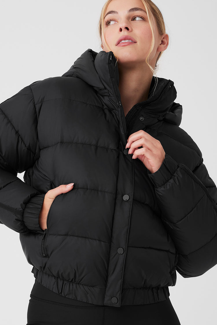 ALO YOGA Cropped Puffer Jacket in Black