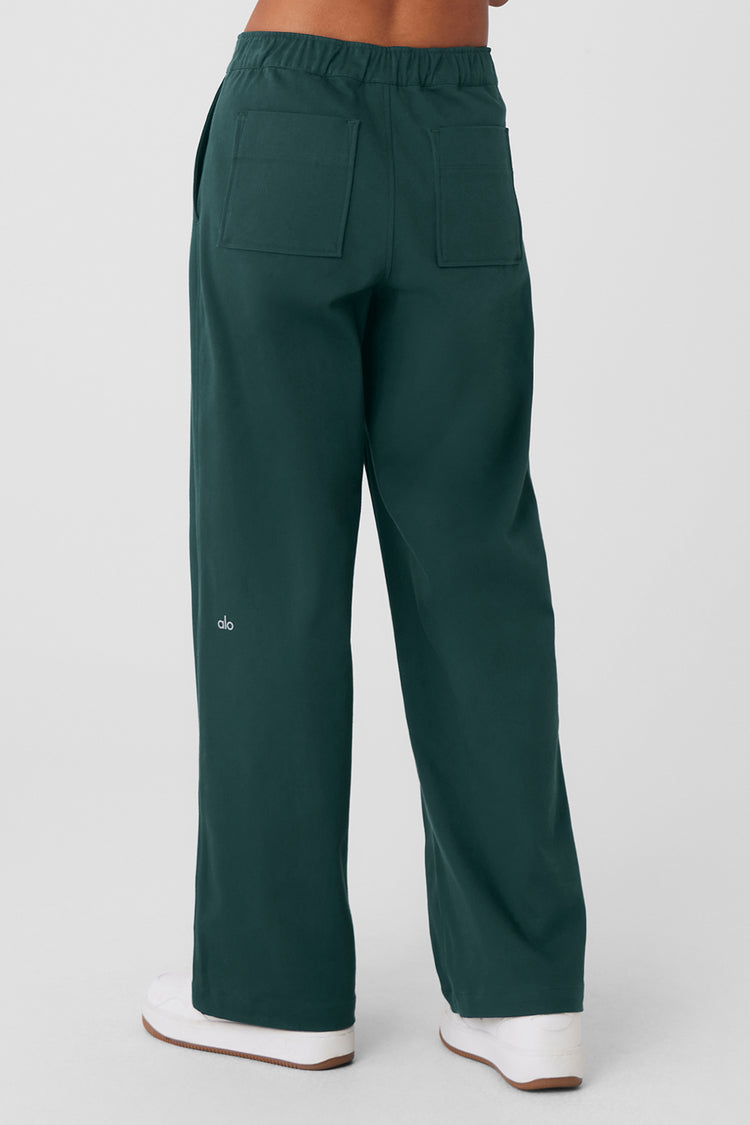 alo Accolade Straight Leg Sweatpant in Green Emerald