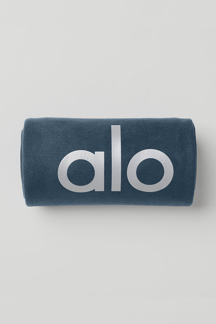 Alo Yoga No-Slip Towel Mat, Women's Fashion, Activewear on Carousell