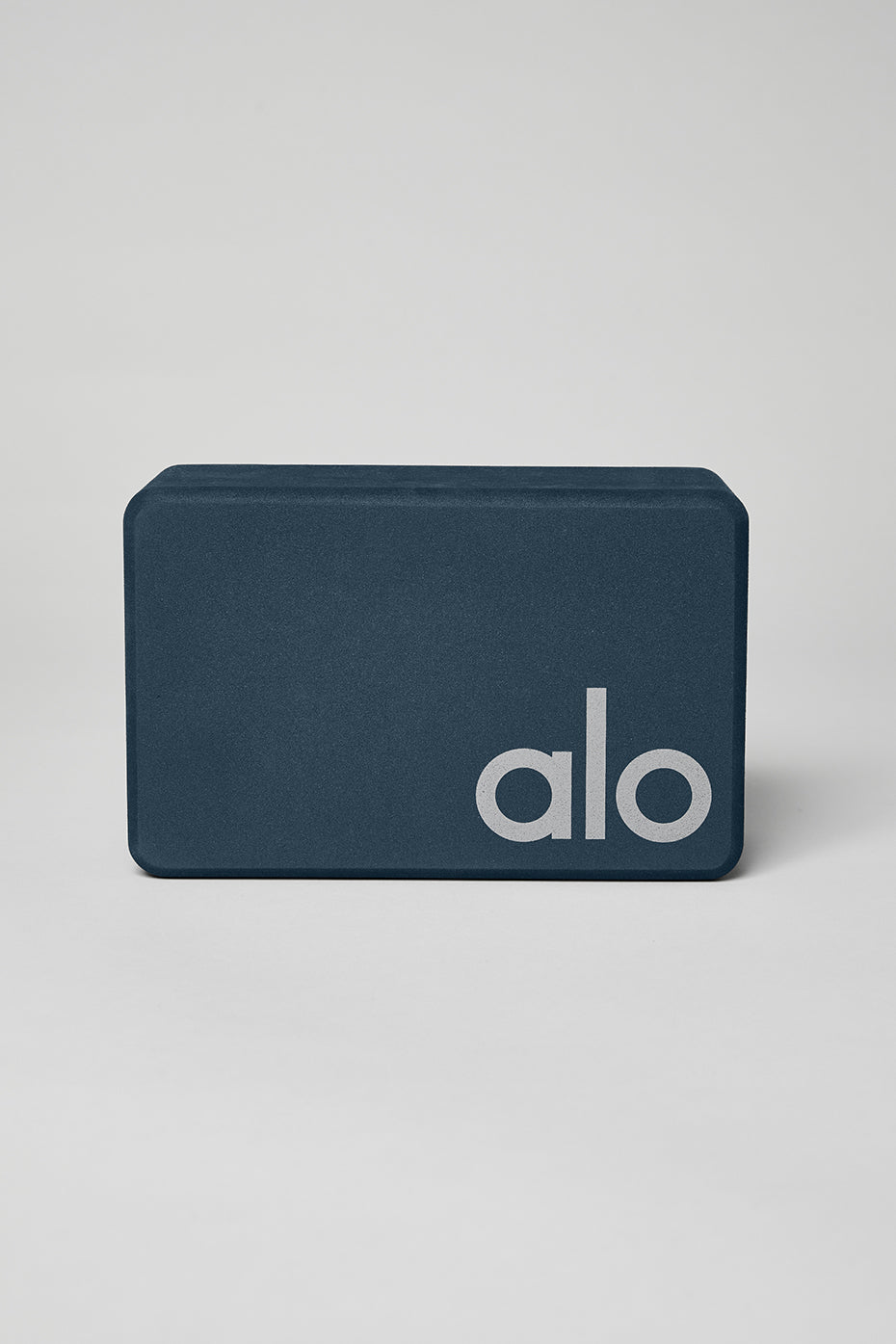 Buy Alo Yoga® Grounded No-slip Towel - Black At 41% Off