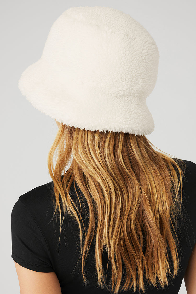Foxy Sherpa Bucket Hat - Ivory | Alo Yoga