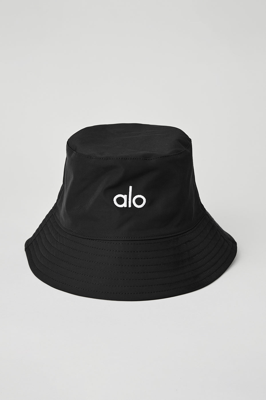 Alo Yoga | District Trucker Hat in Gravel Beige