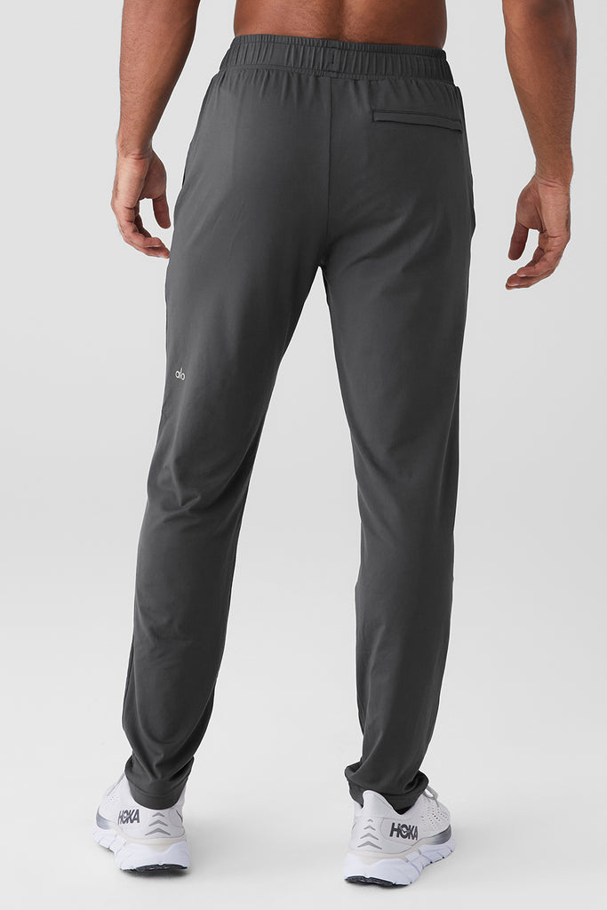 Conquer Pulse Pant - Anthracite | Alo Yoga