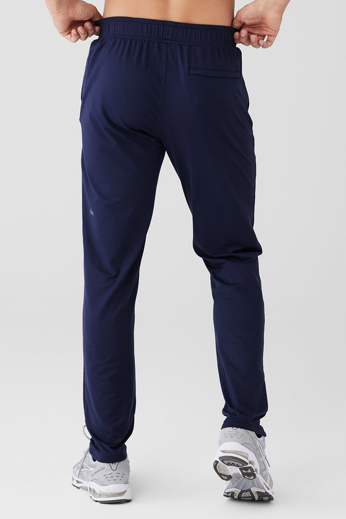 Conquer Pulse Pant - Navy | Alo Yoga